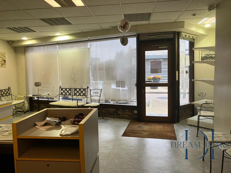 Local commercial - 161 m² - 4 pièces