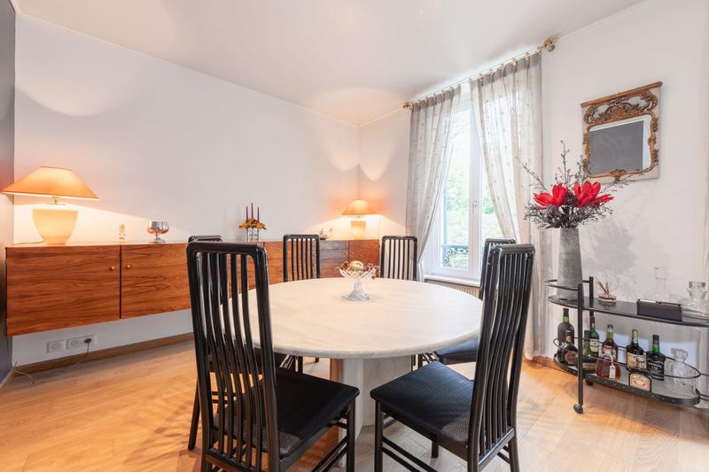 Maison - 245 m² - 10 pièces