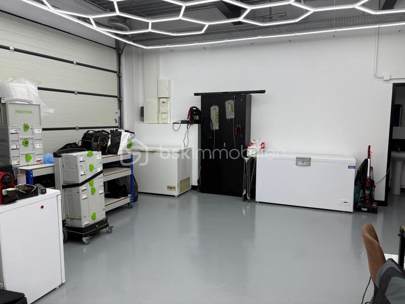 Local d'activité / Entrepôt - 93 m² - 2 pièces