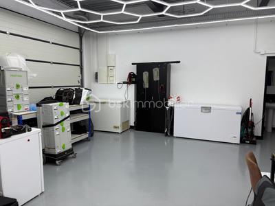 Local d'activité / Entrepôt - 93 m² - 2 pièces