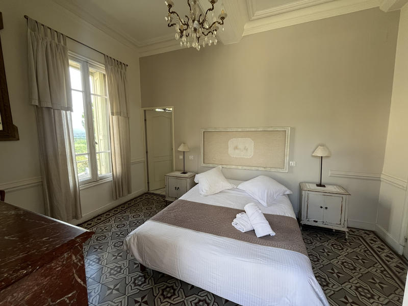 Propriété - 363 m² - 12 pièces