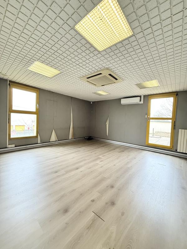 Local d'activités - 1 418 m² - 15 pièces