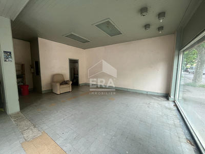 Local commercial - 80 m² - 3 pièces