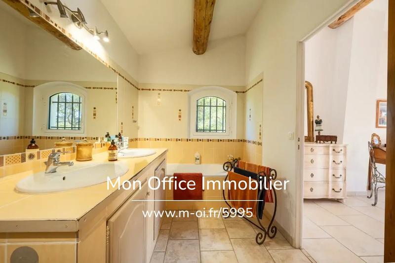 Maison - 224 m² - 7 pièces