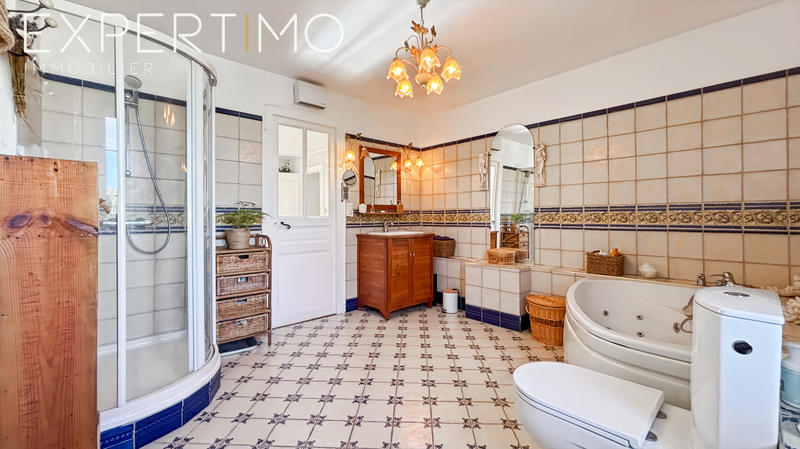 Maison - 208 m² - 7 pièces