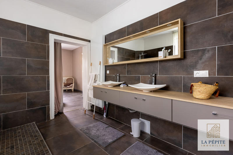 Maison - 275 m² - 7 pièces