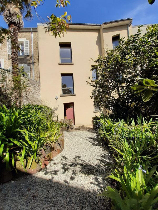 Maison - 153 m² - 9 pièces