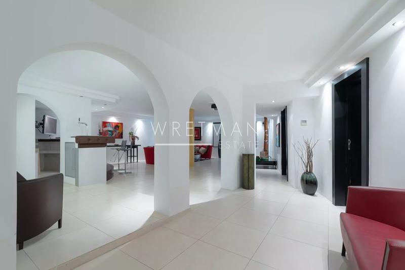 Villa - 630 m² - 10 pièces