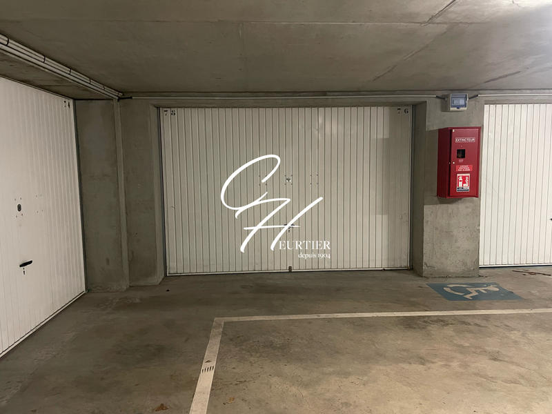 Parking / Garage - 47 m²