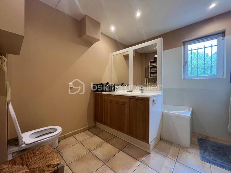 Propriété - 265 m² - 13 pièces