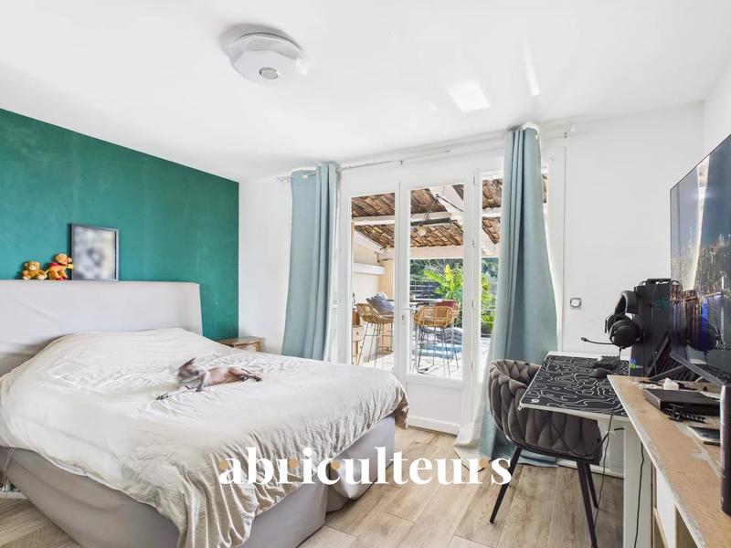 Maison - 227 m² - 7 pièces