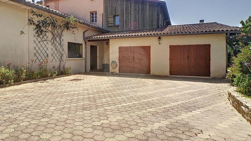 Maison - 275 m² - 9 pièces