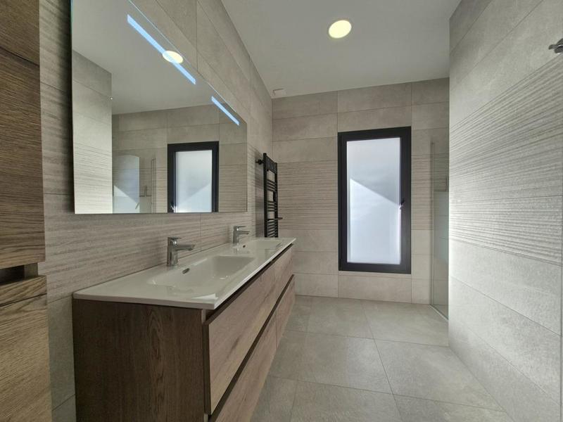 Maison - 232 m² - 6 pièces