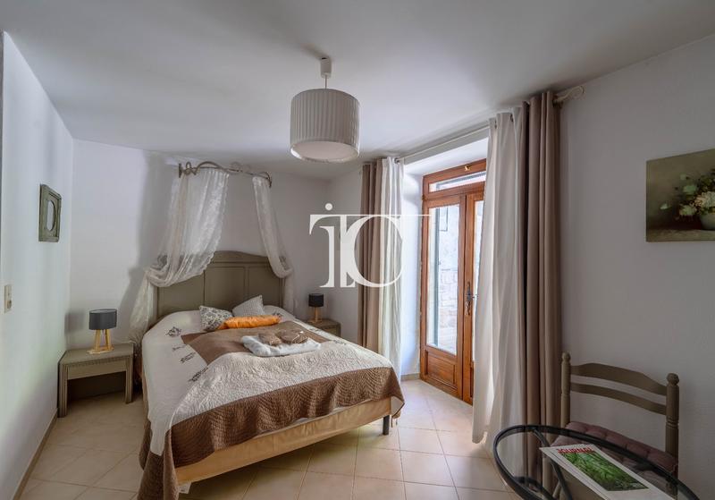 Maison de village - 274 m² - 9 pièces