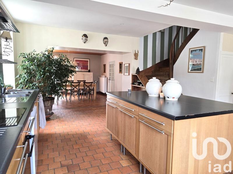 Maison - 298 m² - 11 pièces