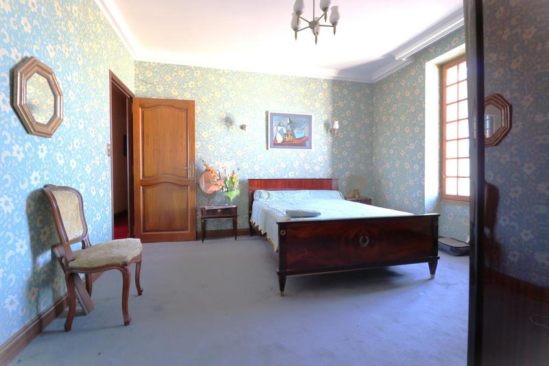 Maison - 215 m² - 9 pièces