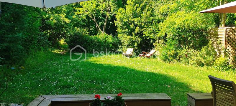 Demeure - 215 m² - 9 pièces