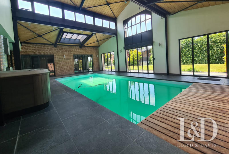 Maison - 750 m² - 14 pièces