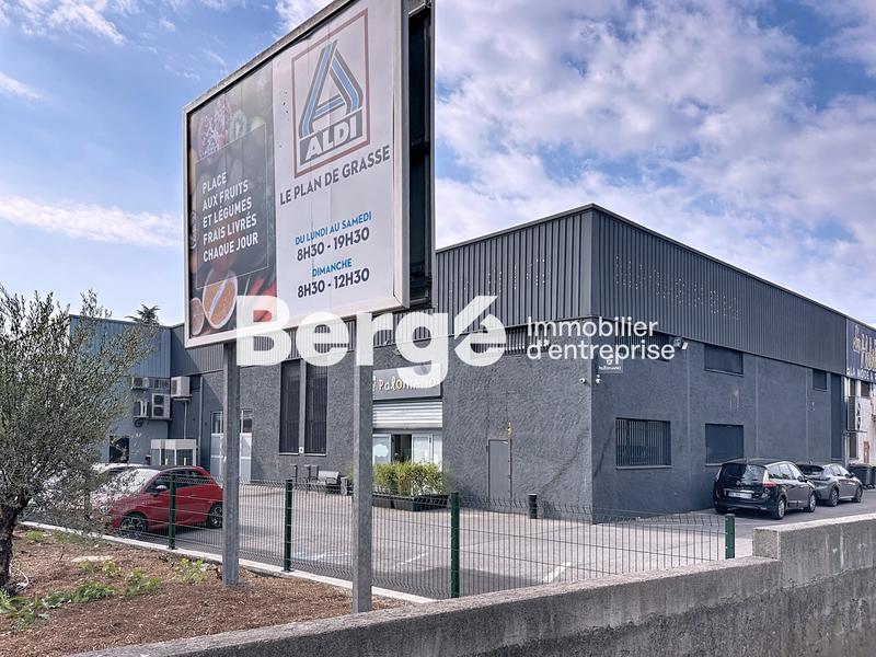 Local commercial - 912 m²