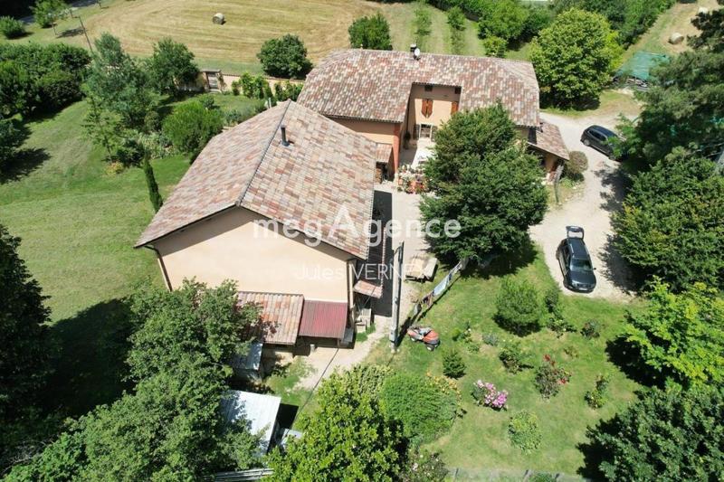 Maison traditionnelle - 243 m² - 6 pièces