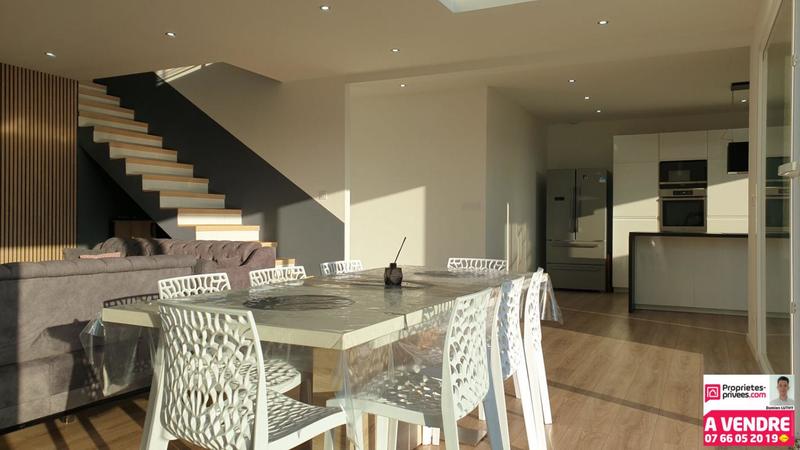 Maison - 213 m² - 8 pièces