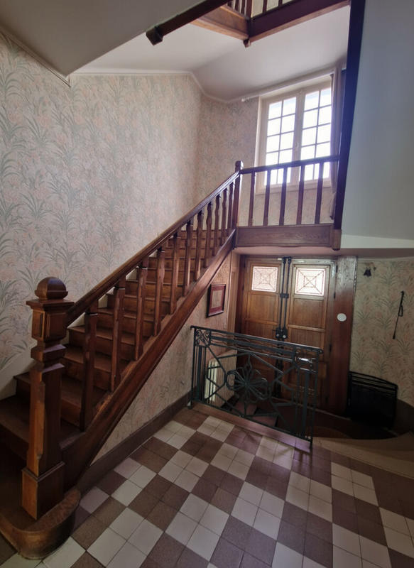 Maison - 280 m² - 12 pièces