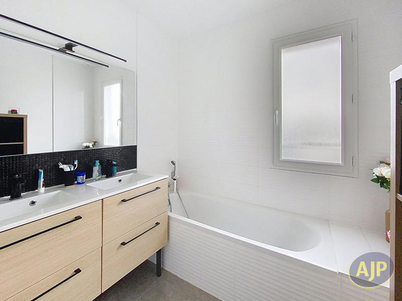 Maison - 105 m² - 6 pièces