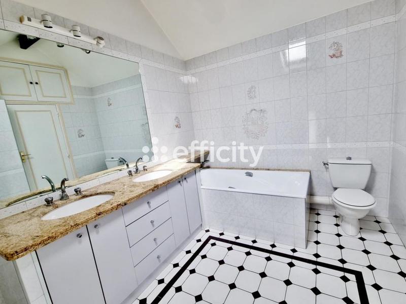 Maison - 135 m² - 6 pièces