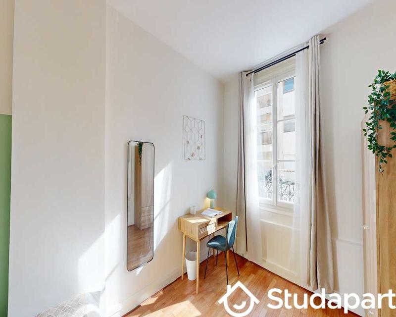 Chambre - 120 m² - 1 pièce