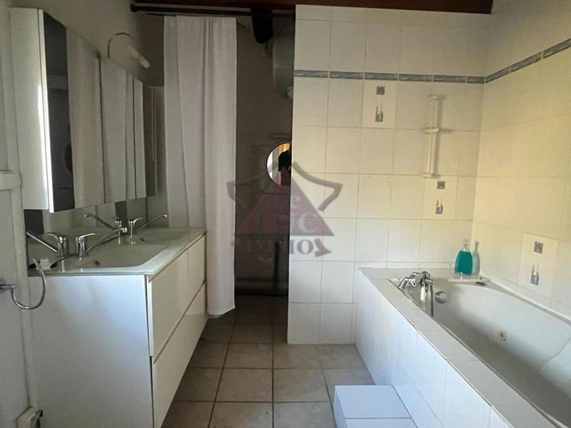 Maison - 365 m² - 21 pièces