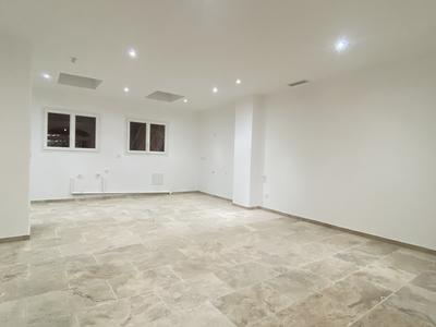 Maison - 216 m² - 8 pièces