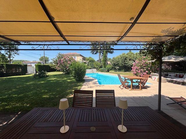 Villa - 222 m² - 7 pièces