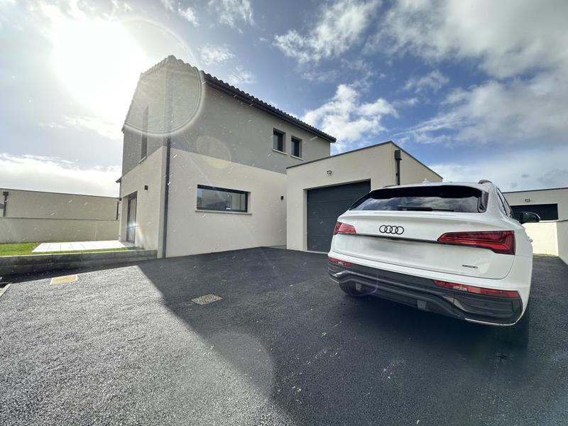 Maison - 90 m² - 4 pièces