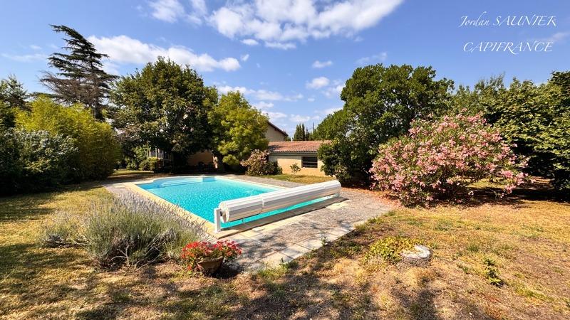 Maison - 230 m² - 10 pièces