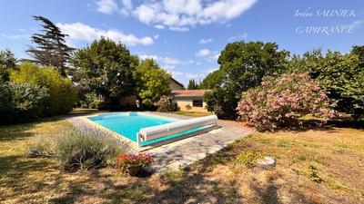 Maison - 230 m² - 10 pièces