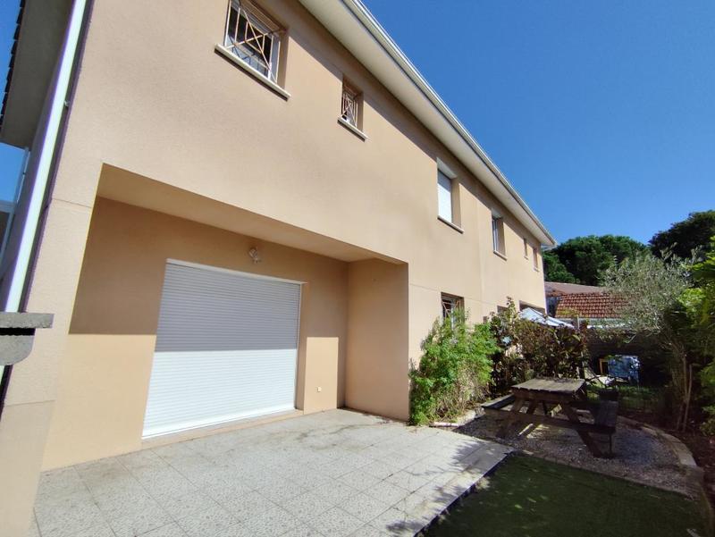 Immeuble - 200 m² - 12 pièces