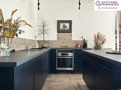 Demeure - 224 m² - 7 pièces