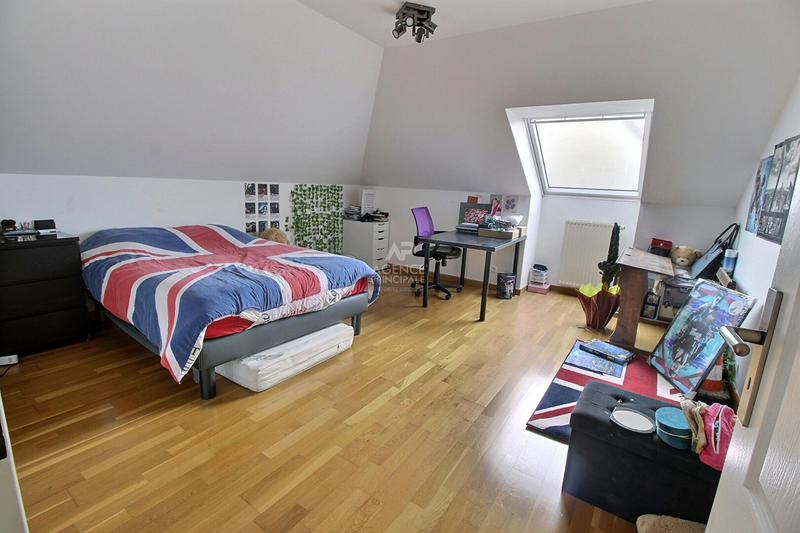 Maison - 180 m² - 7 pièces