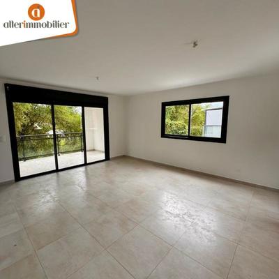 Villa - 80 m² - 4 pièces