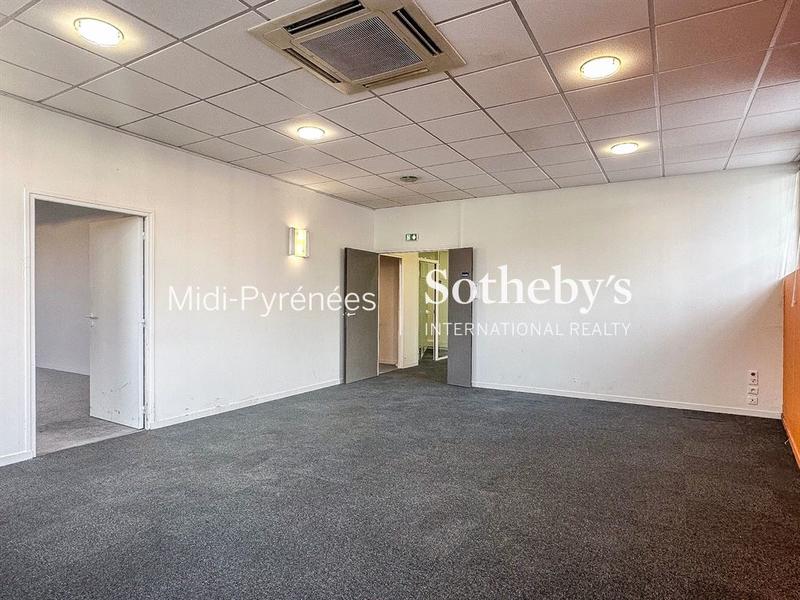 Local d'activités - 317 m²