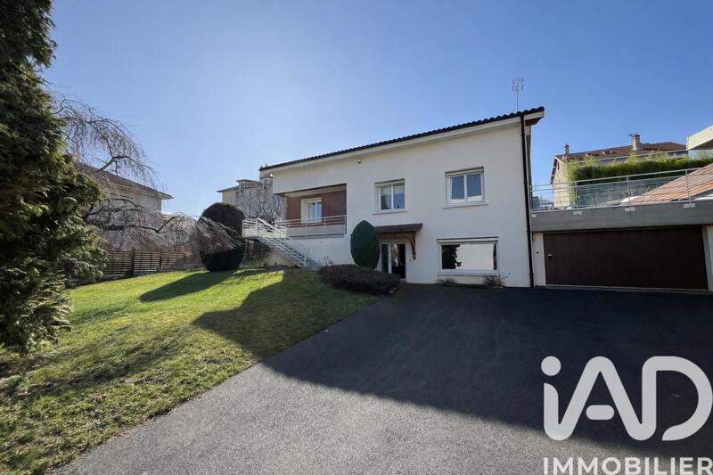 Maison - 196 m² - 7 pièces