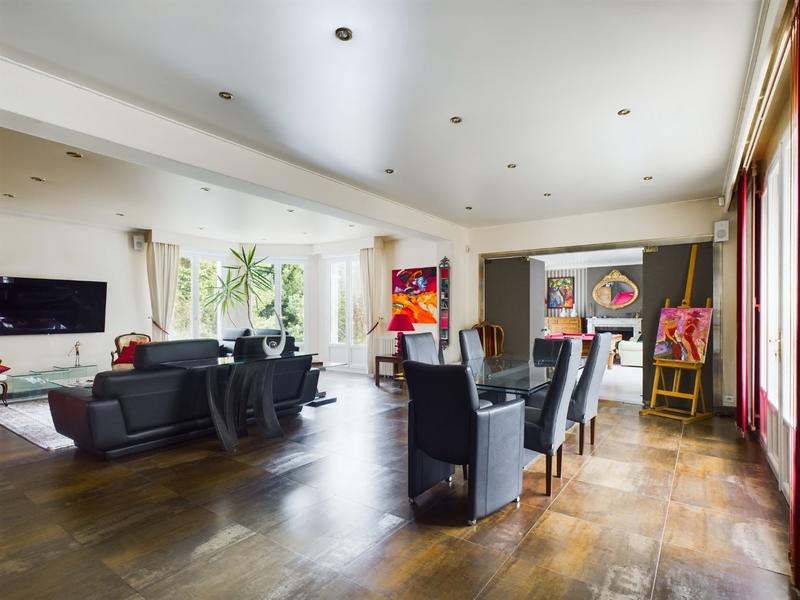 Maison - 280 m² - 9 pièces