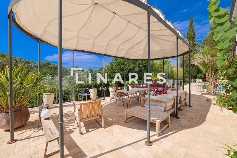 Villa - 320 m² - 5 pièces