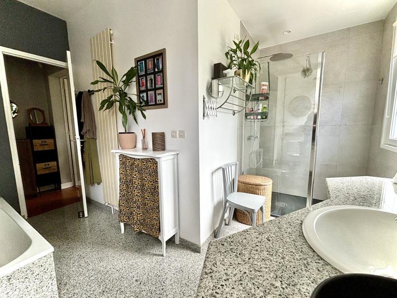 Maison - 180 m² - 8 pièces