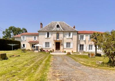 Maison - 388 m² - 10 pièces