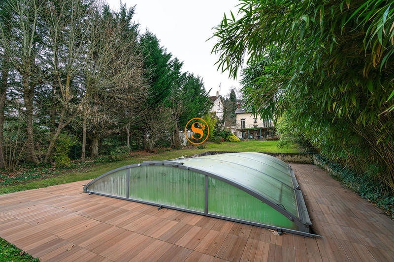 Maison - 182 m² - 8 pièces