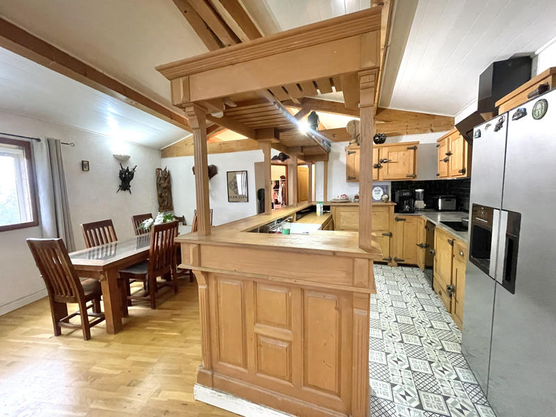 Maison - 285 m² - 15 pièces