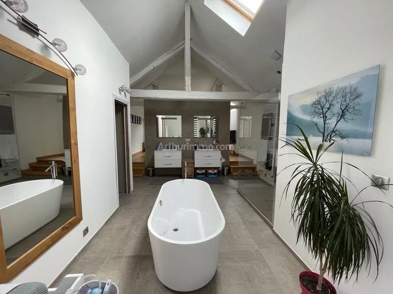 Maison - 204 m² - 8 pièces