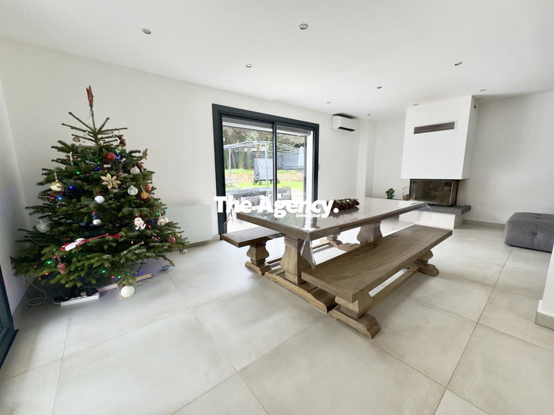 Villa - 203 m² - 9 pièces