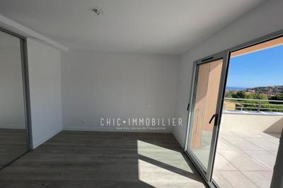 Appartement - 85 m² - 3 pièces